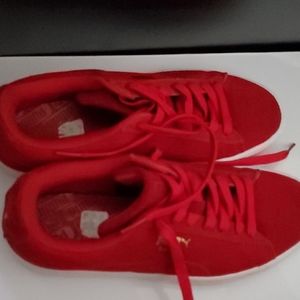 Puma Red Suede sneaker size 9(7.5 Mens)